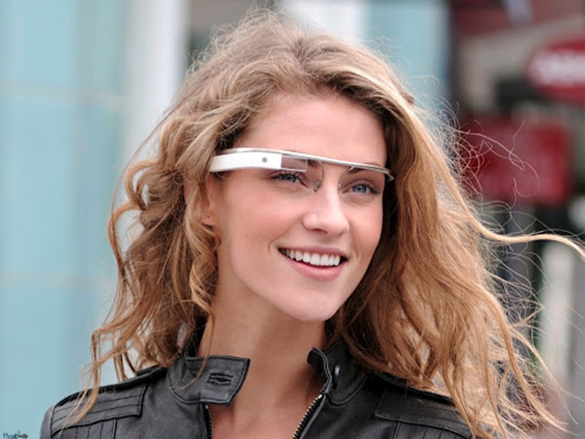 Máris megtörhető a Google Glass
